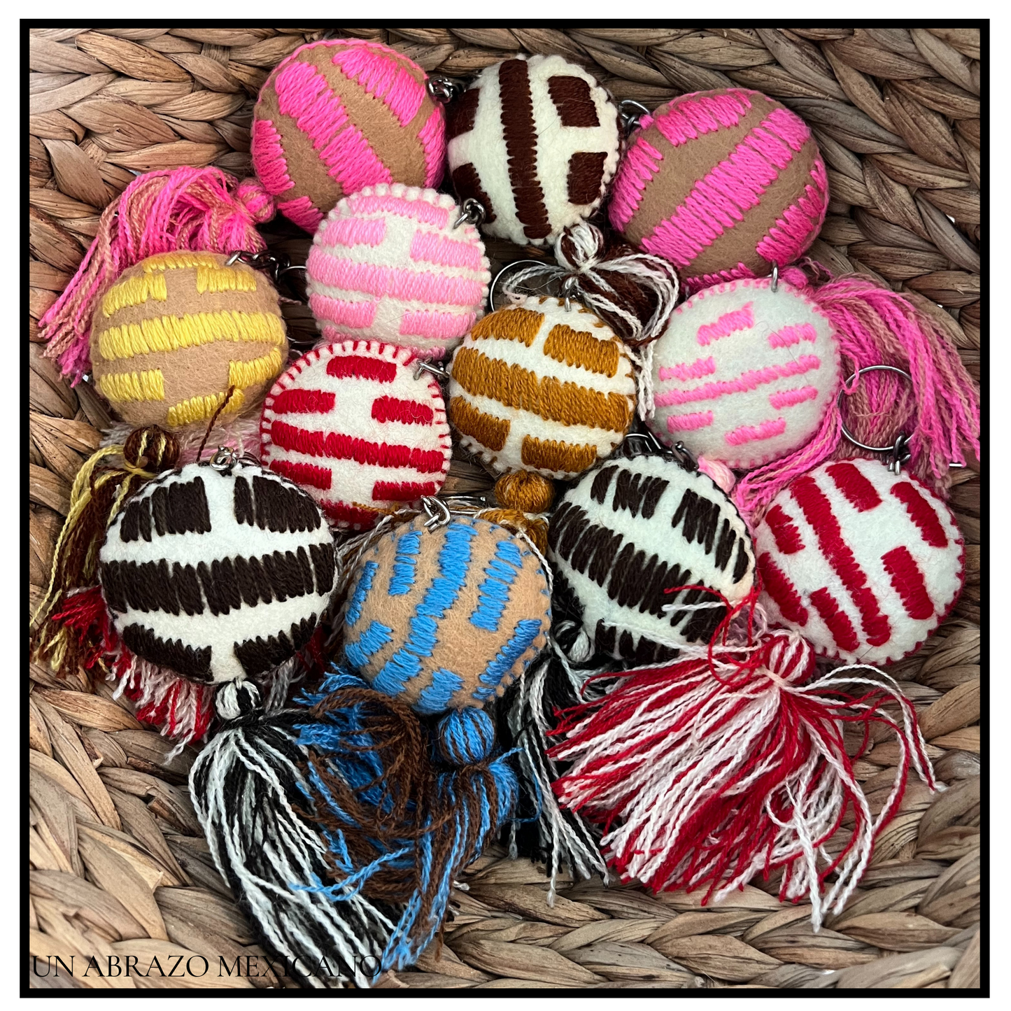Concha Pompom Tassel Keychain
